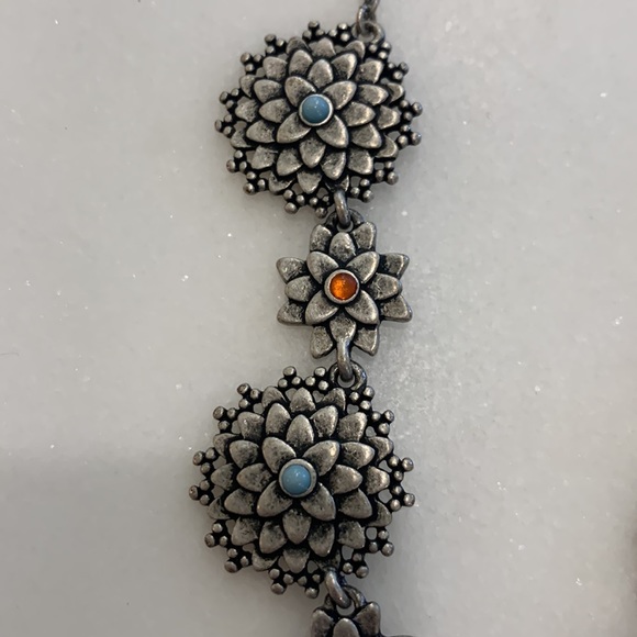 Silver tone necklaces.Good condition - Picture 3 of 9